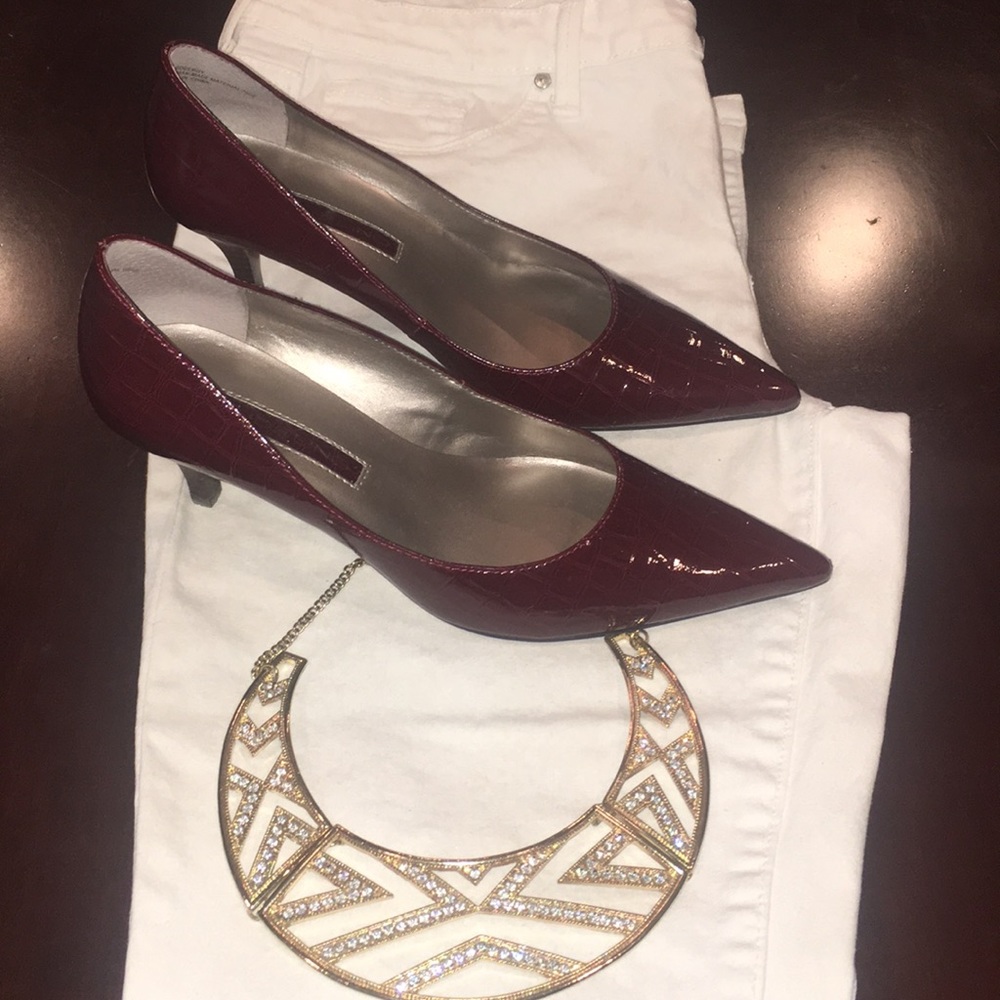 Bandolino Red leather heels, size 6!